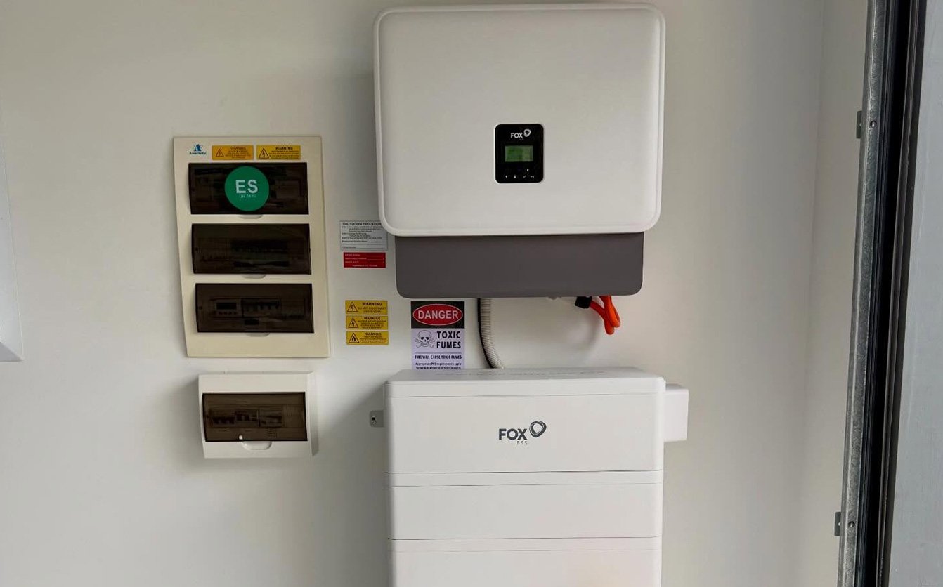 Manufacturer product image: FoxESS H3 Smart hybrid inverter with EQ4800 battery. Image: FoxESS (au.fox-ess.com).